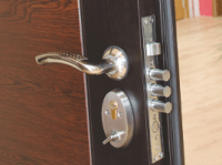 Заключваща система и брава на входна врата